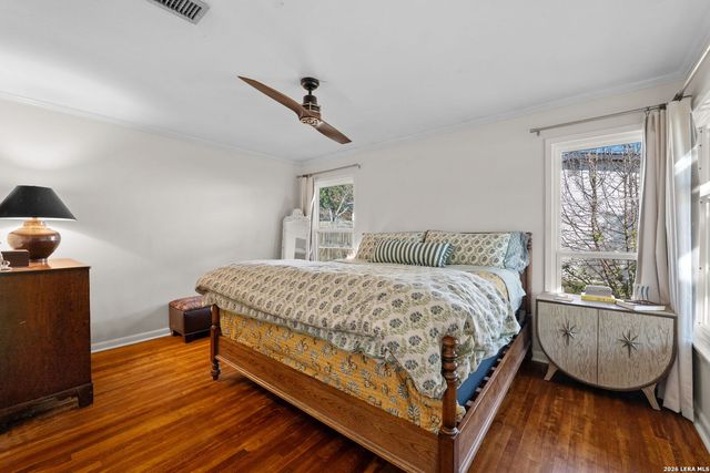 221 Seford Dr, Terrell Hills, TX 78209