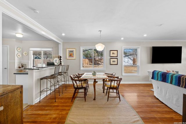 221 Seford Dr, Terrell Hills, TX 78209