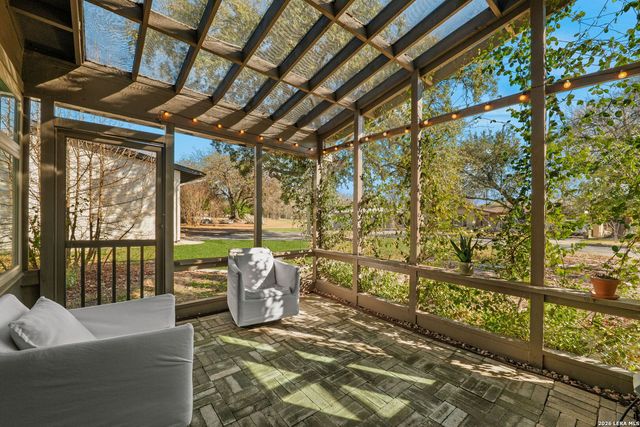 221 Seford Dr, Terrell Hills, TX 78209