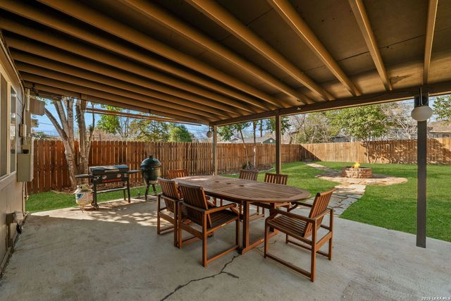 221 Seford Dr, Terrell Hills, TX 78209