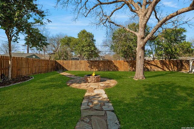 221 Seford Dr, Terrell Hills, TX 78209