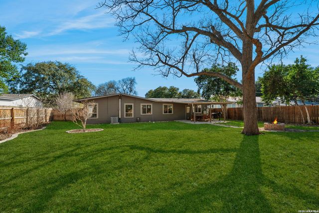 221 Seford Dr, Terrell Hills, TX 78209