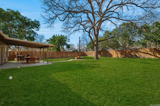 221 Seford Dr, Terrell Hills, TX 78209