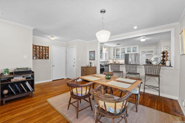 221 Seford Dr, Terrell Hills, TX 78209