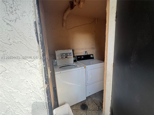 888 NE 132nd St 205, North Miami, FL 33161