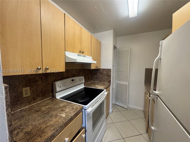 888 NE 132nd St 205, North Miami, FL 33161