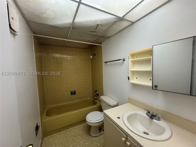 888 NE 132nd St 205, North Miami, FL 33161