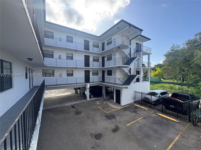 888 NE 132nd St 205, North Miami, FL 33161