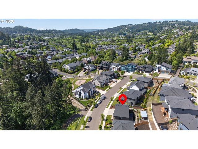 9133 Se STILLWATER Ln, Happy Valley, OR 97086