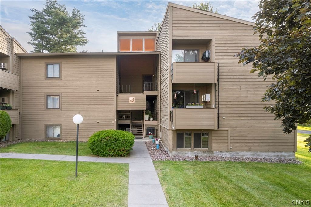295 Watertree Drive, Dewitt, NY 13057