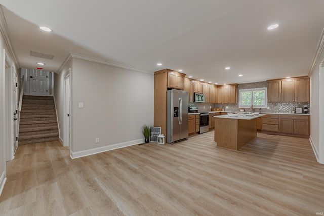 8422 Lancaster Drive, Newburgh, IN 47630