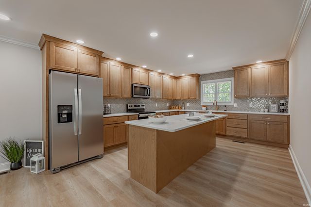 8422 Lancaster Drive, Newburgh, IN 47630