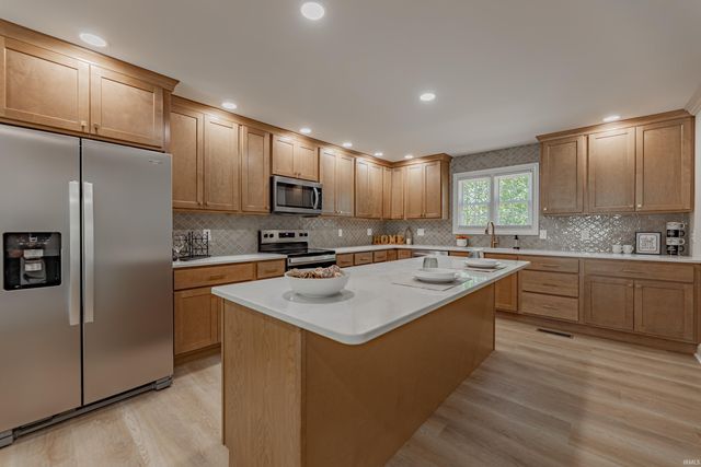 8422 Lancaster Drive, Newburgh, IN 47630