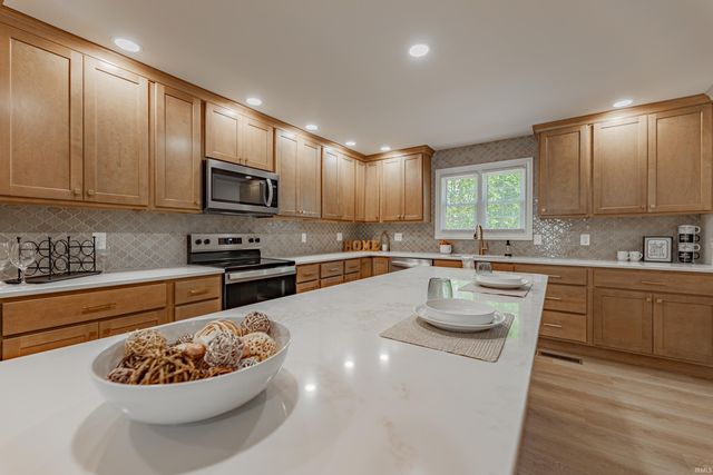 8422 Lancaster Drive, Newburgh, IN 47630