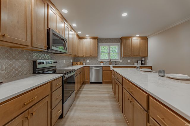 8422 Lancaster Drive, Newburgh, IN 47630