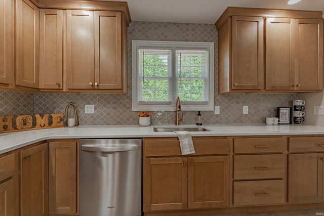 8422 Lancaster Drive, Newburgh, IN 47630