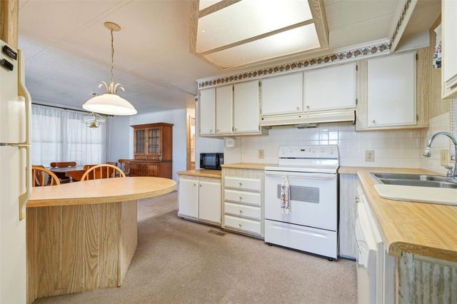 1001 BELMONT CIRCLE, Tavares, FL 32778