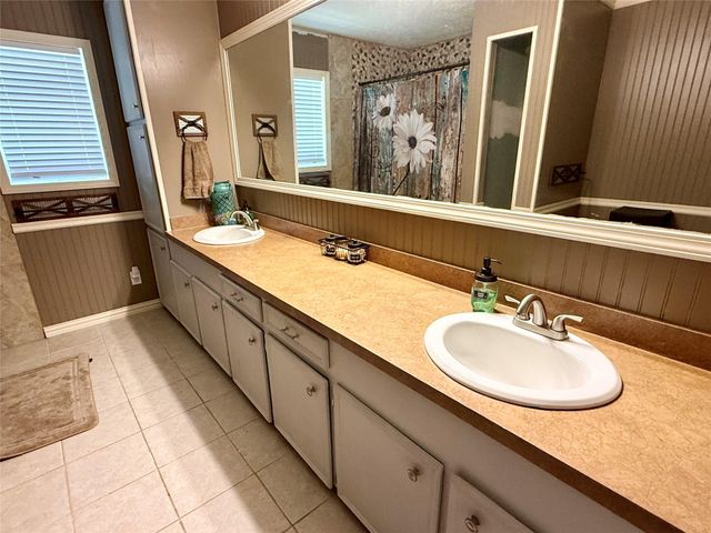 188 Oak Hollow Drive, Huntington, TX 75949