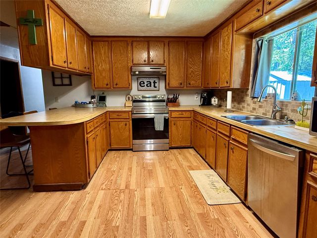 188 Oak Hollow Drive, Huntington, TX 75949