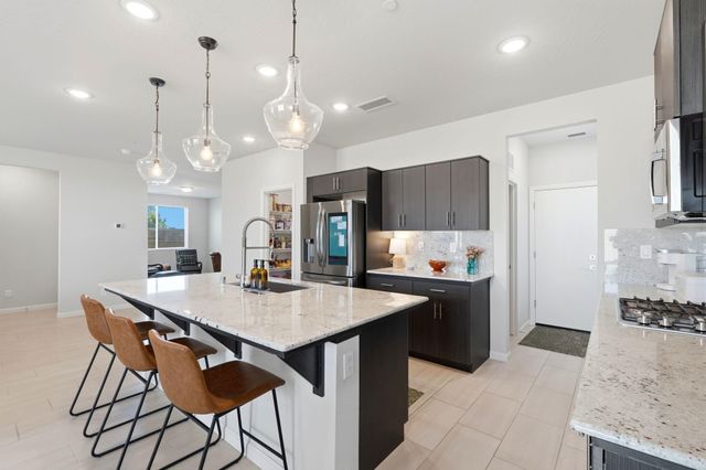 3245 Las Rosas Avenue, Clovis, CA 93619