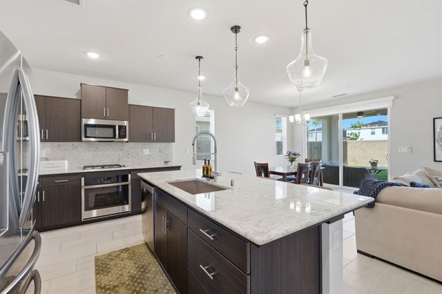 3245 Las Rosas Avenue, Clovis, CA 93619