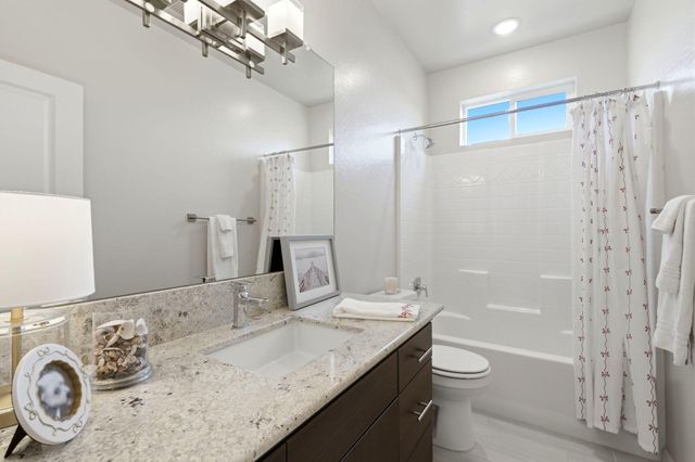 3245 Las Rosas Avenue, Clovis, CA 93619