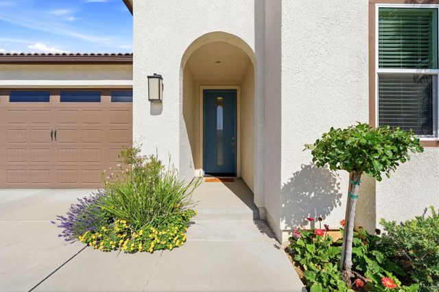 3245 Las Rosas Avenue, Clovis, CA 93619