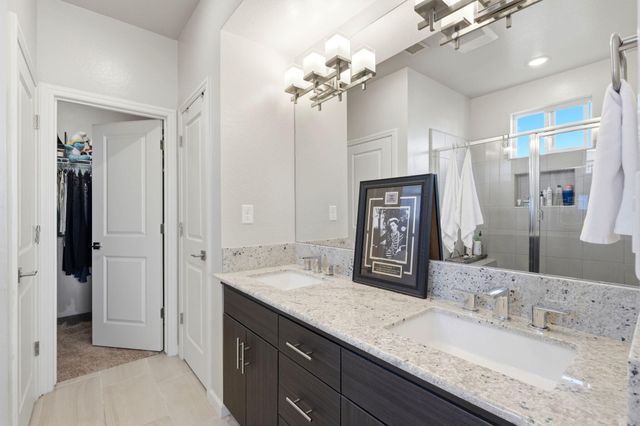 3245 Las Rosas Avenue, Clovis, CA 93619