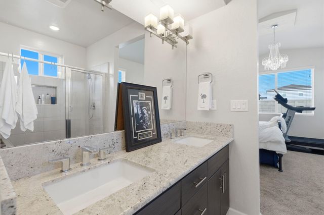 3245 Las Rosas Avenue, Clovis, CA 93619