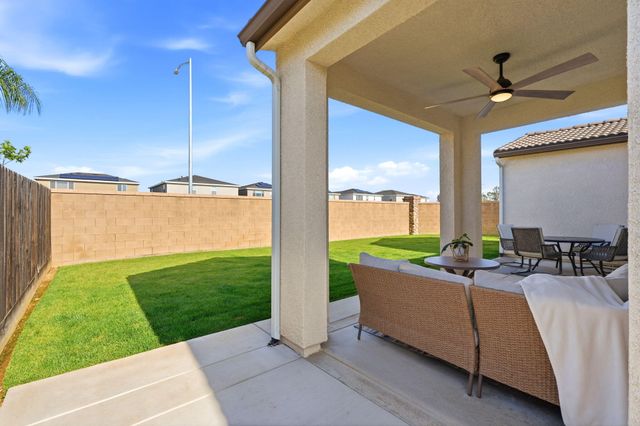 3245 Las Rosas Avenue, Clovis, CA 93619