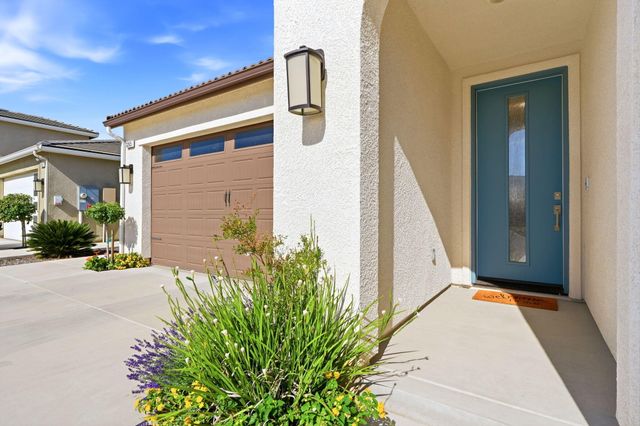 3245 Las Rosas Avenue, Clovis, CA 93619