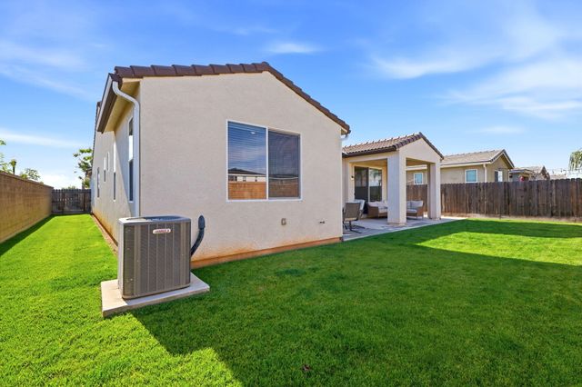 3245 Las Rosas Avenue, Clovis, CA 93619