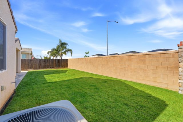 3245 Las Rosas Avenue, Clovis, CA 93619