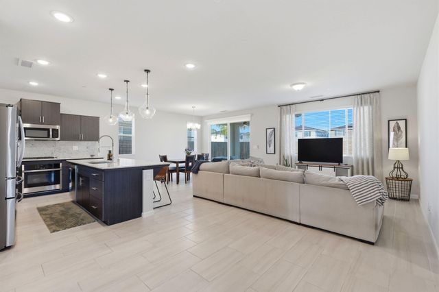 3245 Las Rosas Avenue, Clovis, CA 93619