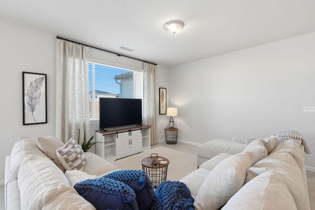 3245 Las Rosas Avenue, Clovis, CA 93619