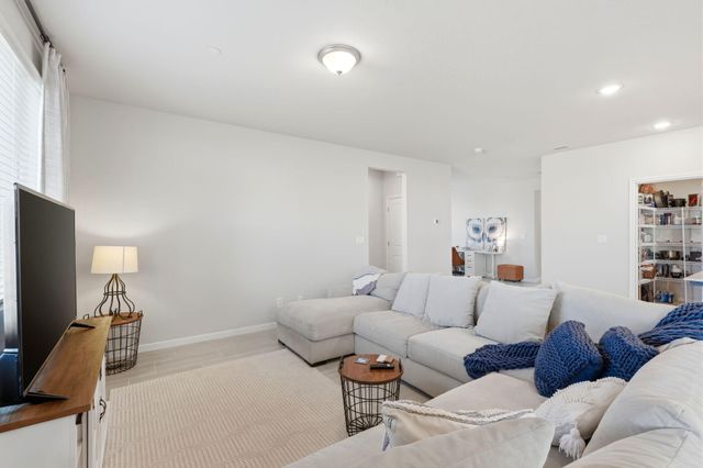 3245 Las Rosas Avenue, Clovis, CA 93619
