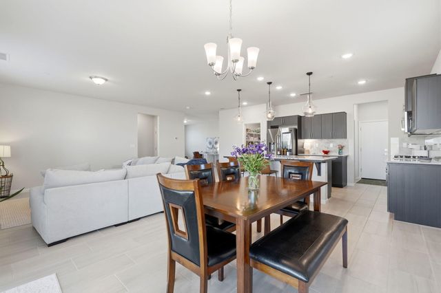 3245 Las Rosas Avenue, Clovis, CA 93619