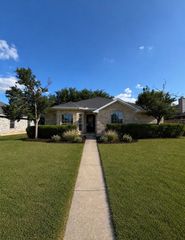 706 Crenshaw Drive, Cedar Hill, TX 75104