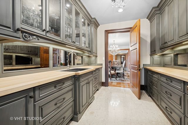 546 Oak Knoll Road, Barrington Hills, IL 60010