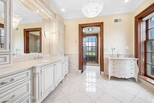 546 Oak Knoll Road, Barrington Hills, IL 60010