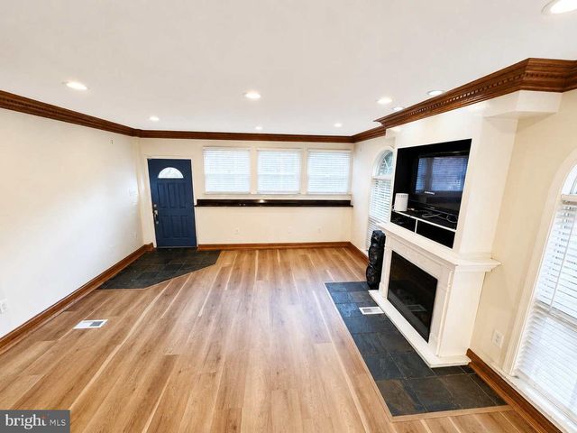 719 FARRAGUT PL NE, Washington, DC 20017