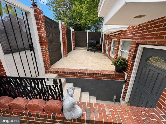 719 FARRAGUT PL NE, Washington, DC 20017