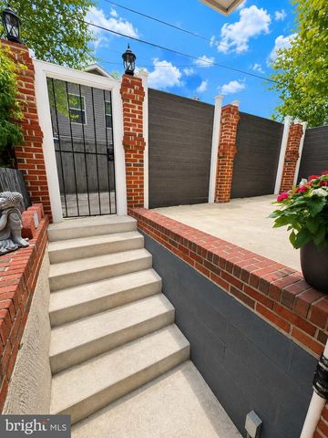 719 FARRAGUT PL NE, Washington, DC 20017