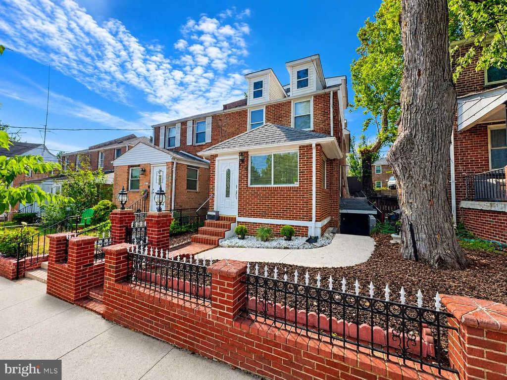 719 FARRAGUT PL NE, Washington, DC 20017