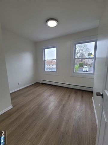 15 Van Courtland Place, Ridgefield, NJ 07657