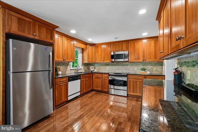10806 OLDFIELD DR, Reston, VA 20191