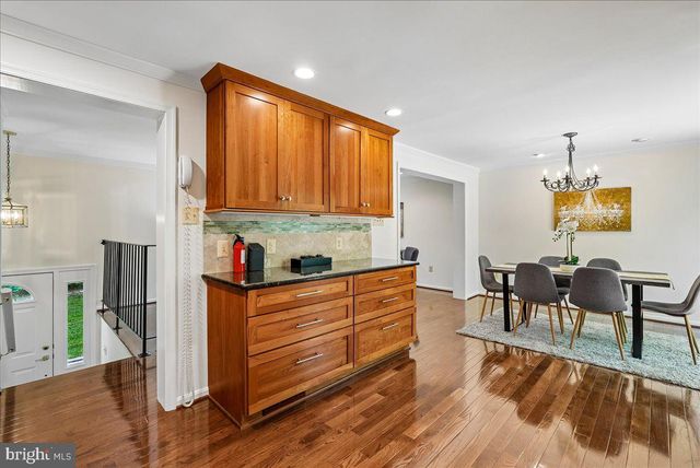 10806 OLDFIELD DR, Reston, VA 20191