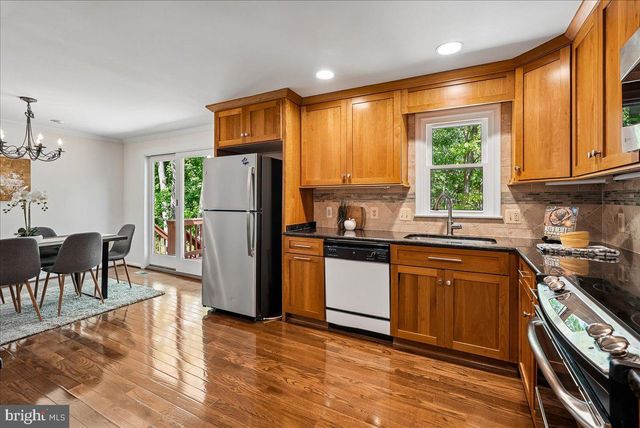 10806 OLDFIELD DR, Reston, VA 20191