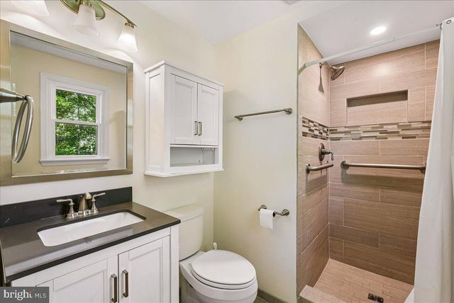 10806 OLDFIELD DR, Reston, VA 20191