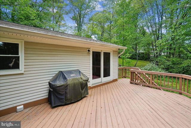 10806 OLDFIELD DR, Reston, VA 20191